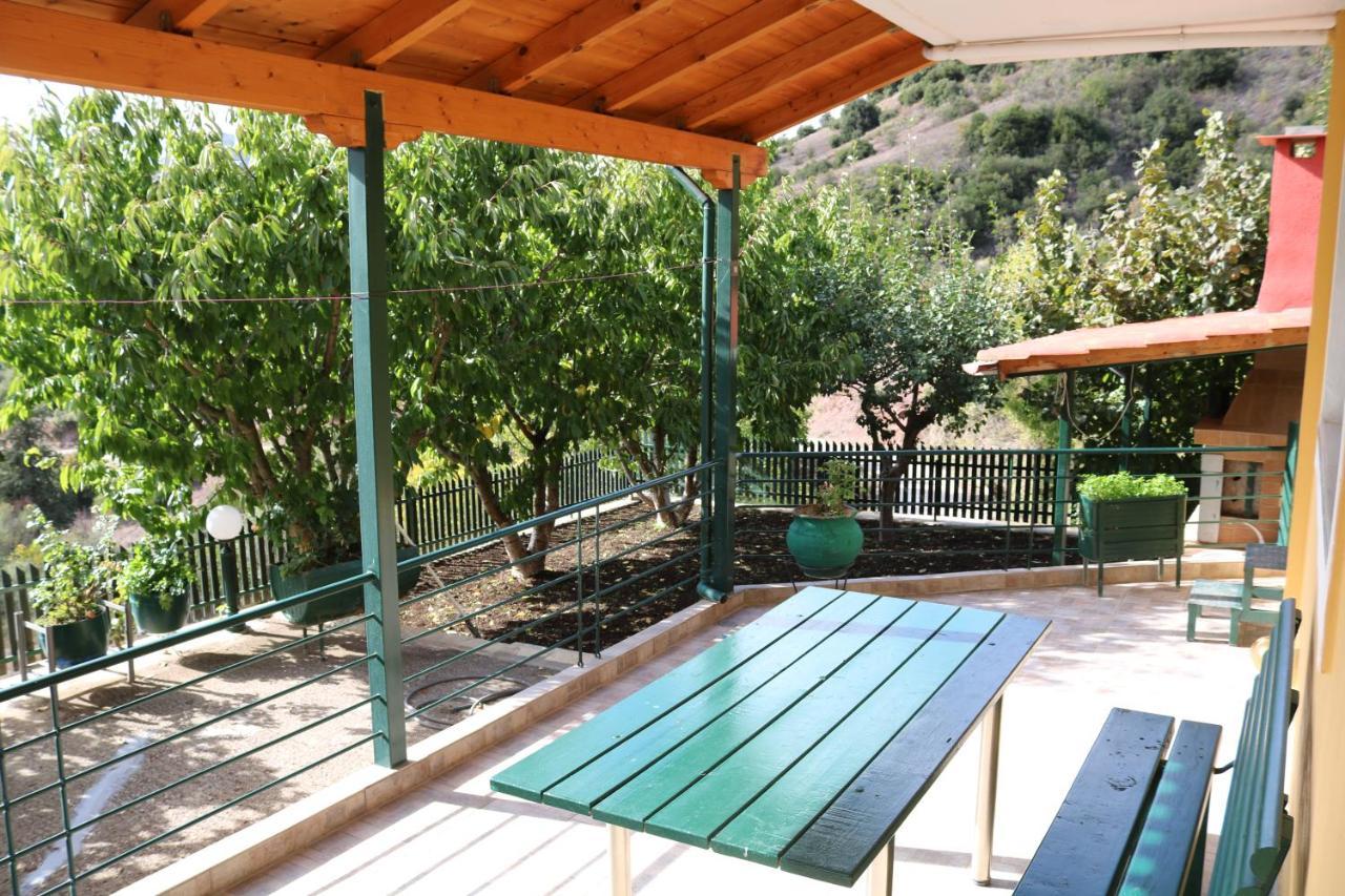Polytimi House Villa กาลาวริตา ภายนอก รูปภาพ