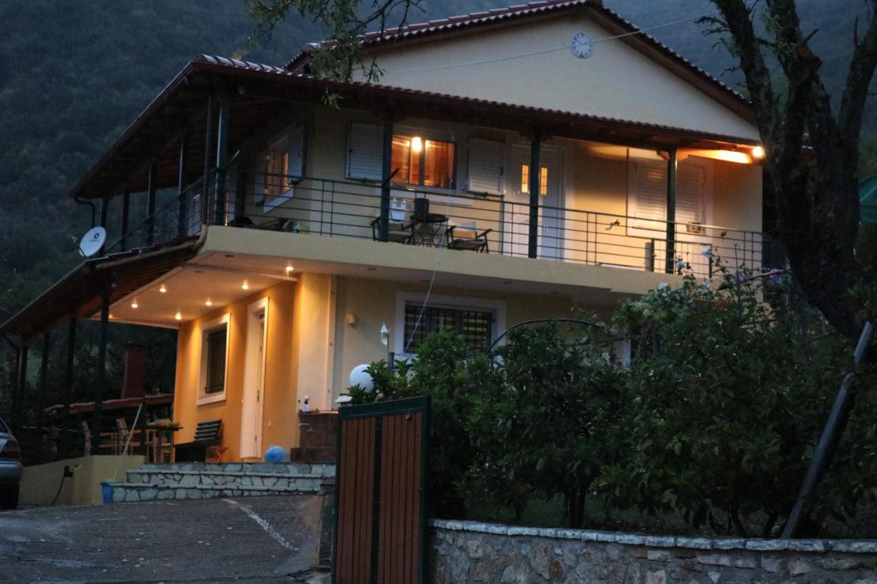 Polytimi House Villa กาลาวริตา ภายนอก รูปภาพ