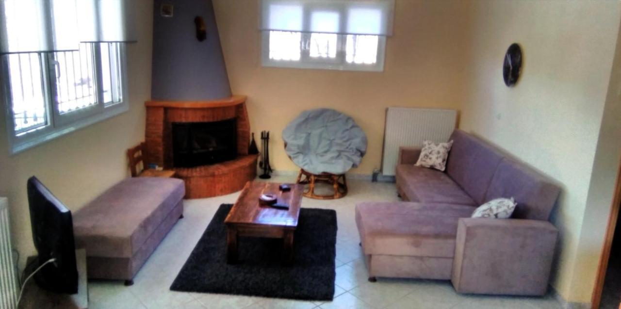 Polytimi House Villa กาลาวริตา ภายนอก รูปภาพ